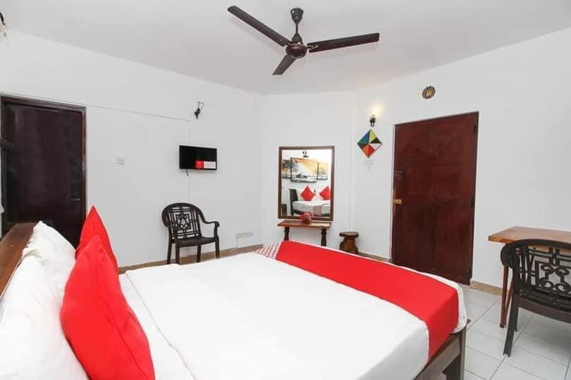 Oyo 459 Barasti Beach Resort Калутара Экстерьер фото