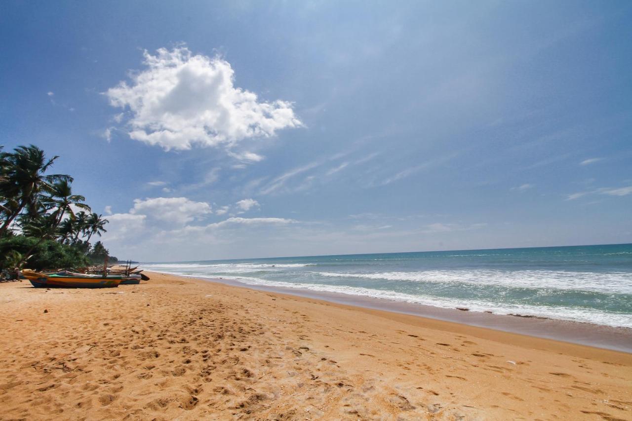 Oyo 459 Barasti Beach Resort Калутара Экстерьер фото